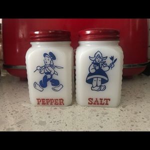 vintage milk glass starburst salt & pepper shakers